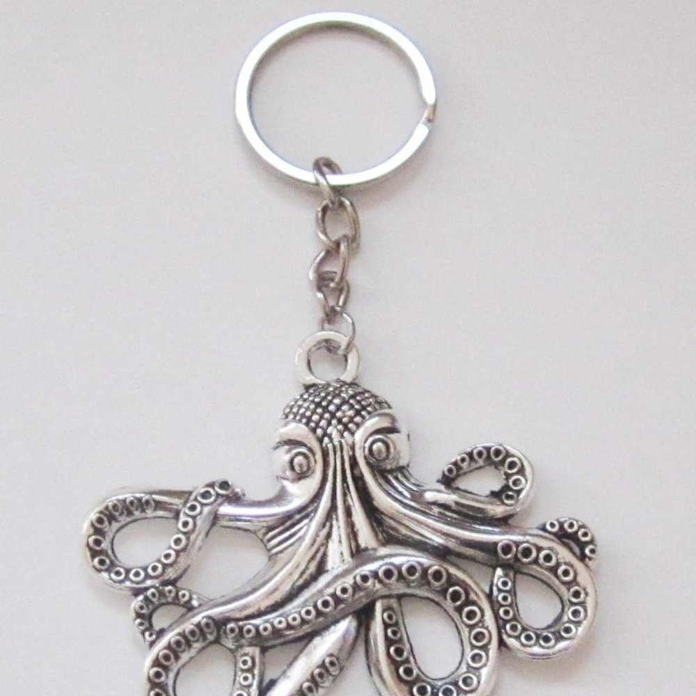 Antique  silver  tone  Octopus  key  chain
